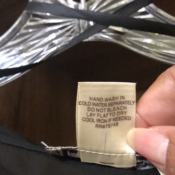 ✨HOST PICK!✨Ladies Arden B. Sequin Top - Picture 4 of 11